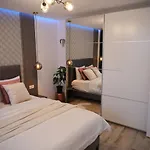 Domenii Market * 부쿠레슈티